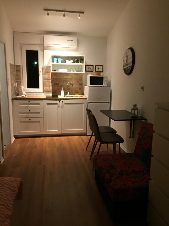 L&L Apartments Vir Esterno foto